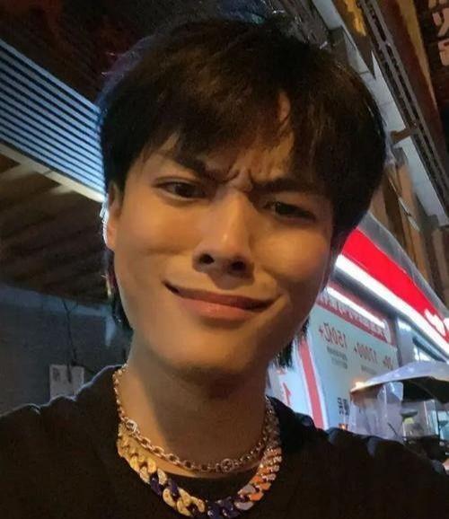 吃瓜网红小杨哥是谁呀图片,网络红人的崛起之路